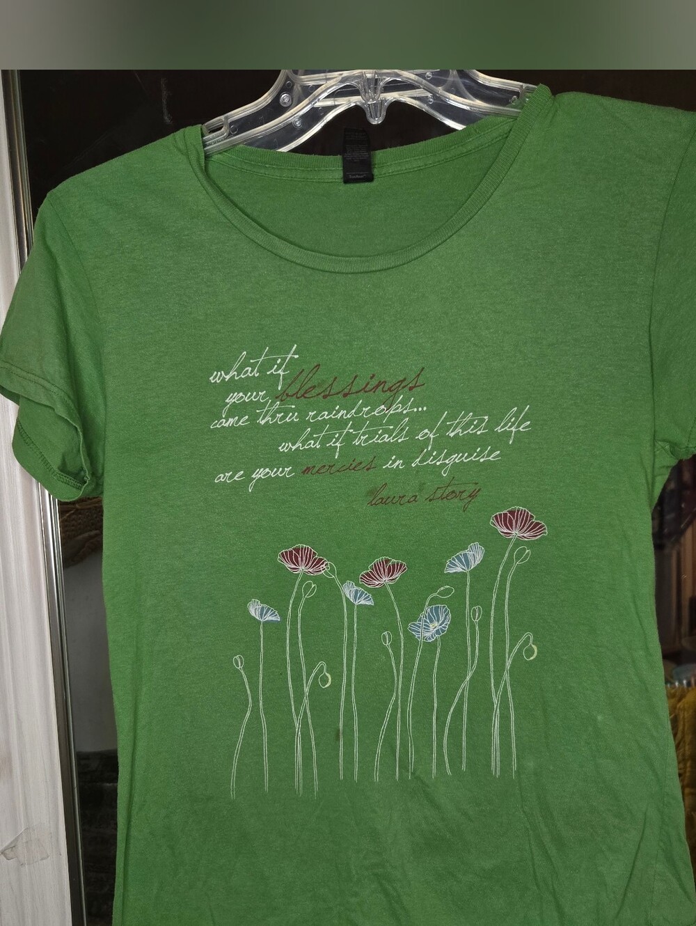 Vintage Anvil Laura Story Graphic Tee Medium Green